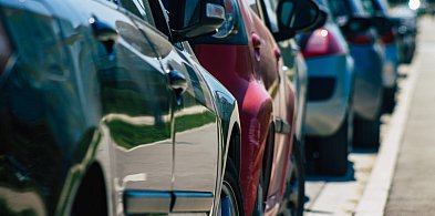 Walka o miejsca parkingowe wymknęła się spod kontroli? Ktoś poluzował koło-66872