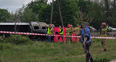 Tragedia na torach na trasie Toruń-Włocławek. Nie żyje kierowca dostawczaka-67025