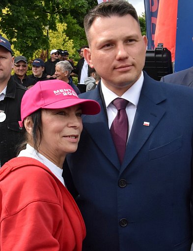 Mentzen na "ściance". Młodzi ustawili się jak po autograf gwiazdy [FOTO]-67376