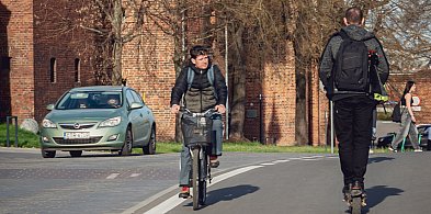 Miasto zamyka bulwar. Samochody muszą ustąpić miejsca spacerowiczom-67411