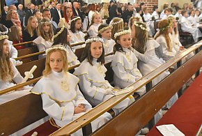 Najważniejszy dzień dla dzieci z Mokrego. Tak przeżyły swoją Komunię-67509