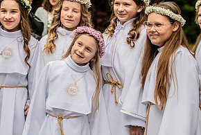 Uroczysty moment w Kaszczorku. Ten dzień dzieci zapamiętają na długo [FOTO]-67518