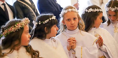 Kolejna grupa dzieci w bieli. Tak wyglądała Komunia u św. Antoniego [FOTO]-67519