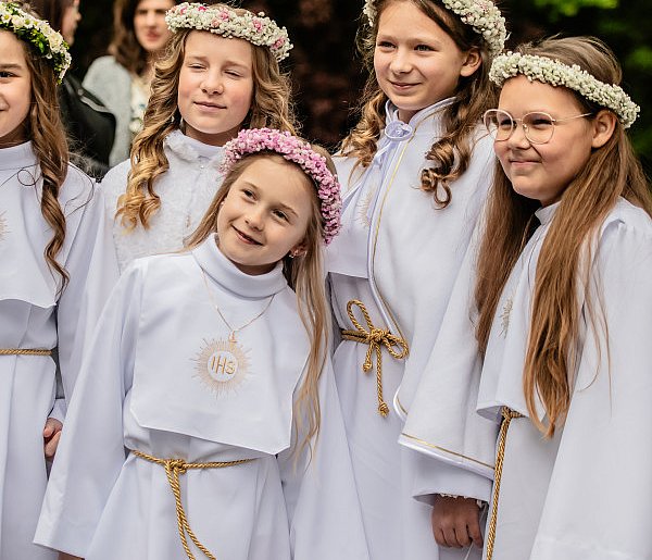 Uroczysty moment w Kaszczorku. Ten dzień dzieci zapamiętają na długo [FOTO]-67518
