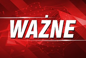 Dramatyczna sytuacja nad rzeką. Mężczyzna na barierkach mostu-67610