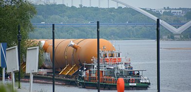 Wielki transport utknął w Toruniu. Wisła nie wytrzymała tego ładunku [FOTO, WIDEO]-68005