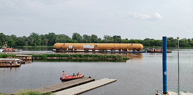 Niecodzienny transport na Wiśle. Spacerowicze nie kryli zdziwienia [FOTO, WIDEO]-67975