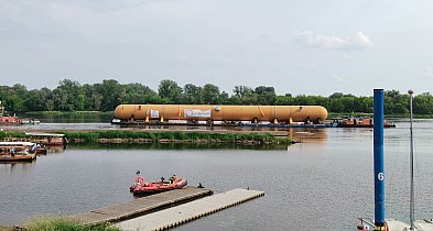 Niecodzienny transport na Wiśle. Spacerowicze nie kryli zdziwienia [FOTO, WIDEO]-67975