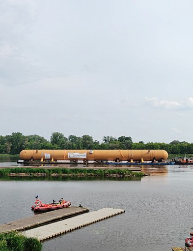 Niecodzienny transport na Wiśle. Spacerowicze nie kryli zdziwienia [FOTO, WIDEO]-67975