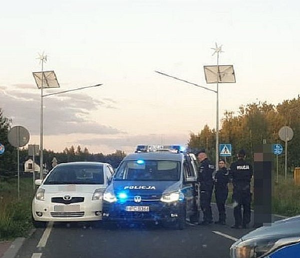Pościg za skradzioną toyotą. Policjanci wyciągnęli broń. Padły strzały!-67988