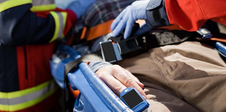 Poważny wypadek. Pracownik wpadł w lukę przy kotle-67997