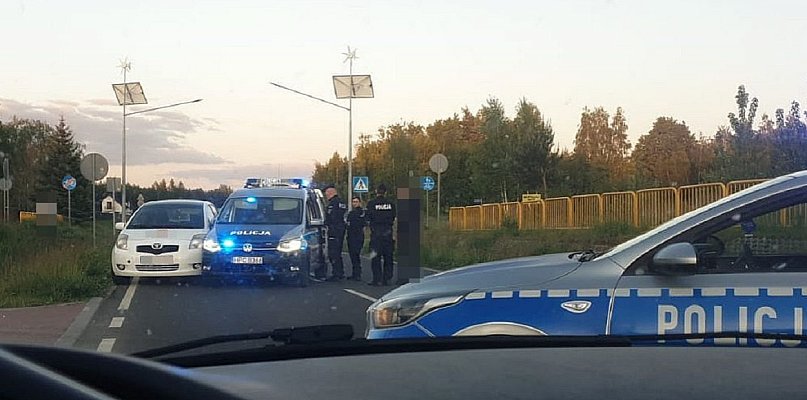 Pościg za skradzioną toyotą. Policjanci wyciągnęli broń. Padły strzały! - 67988