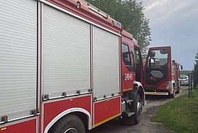 Mężczyzna wszedł na dach i groził, że skoczy. Na miejscu wszystkie służby-68065