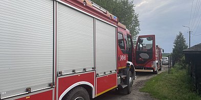 Mężczyzna wszedł na dach i groził, że skoczy-68065