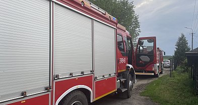 Mężczyzna wszedł na dach i groził, że skoczy. Na miejscu wszystkie służby-68065