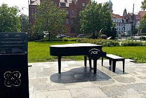 Nowy fortepian w centrum Torunia. Każdy może na nim zagrać! Ale co z hałasem? -68117