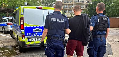 Skoda wypakowana „towarem” na Wrzosach. Policjanci nie mieli wątpliwości-68108