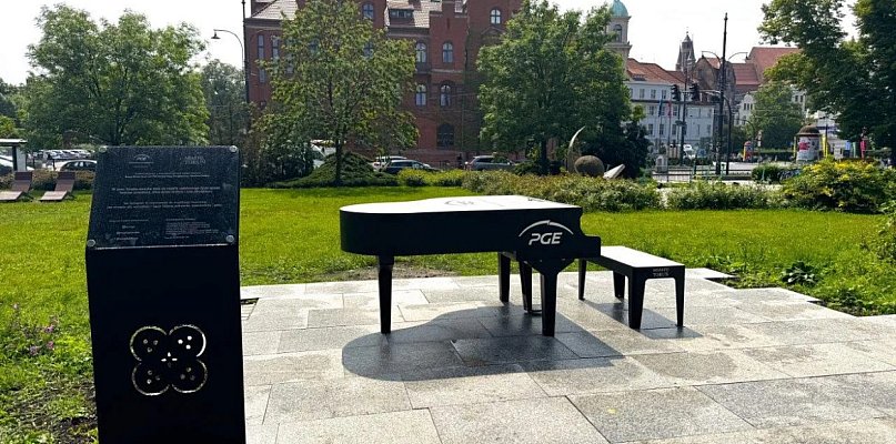 Nowy fortepian w centrum Torunia. Każdy może na nim zagrać! Ale co z hałasem?  - 68117