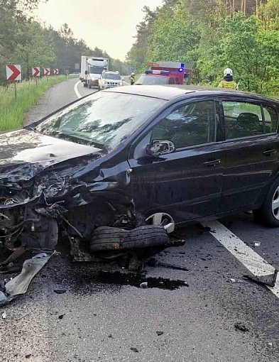Dramat na DK80 w Górsku. Jedna osoba ranna, trzy auta uszkodzone [FOTO]-68148