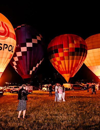 Balony rozświetliły noc nad Toruniem. Zobaczcie zdjęcia z Placu Cyrkowego [FOTO]-68177