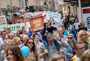 Tłumy na Marszu dla Życia i Rodziny w Toruniu. Kto wziął udział? [FOTORELACJA]-68191