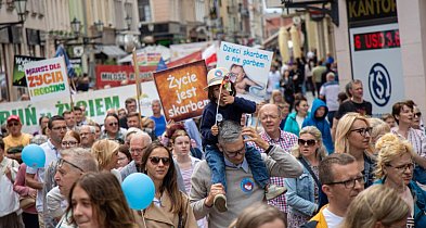 Tłumy na Marszu dla Życia i Rodziny w Toruniu. Kto wziął udział? [FOTORELACJA]-68191