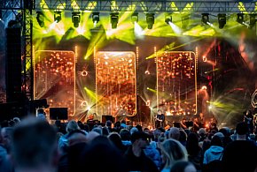 Muzyczne szaleństwo na Placu Cyrkowym! Gwiazdy na scenie, tłumy pod nią [FOTO] -68219