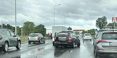 Fatalna seria na Szosie Lubickiej w Toruniu. Rozbiło się łącznie 6 pojazdów! -68220