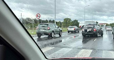 PILNE | Karambol na Szosie Lubickiej? Auta rozbite, są utrudnienia [FOTO]-68210
