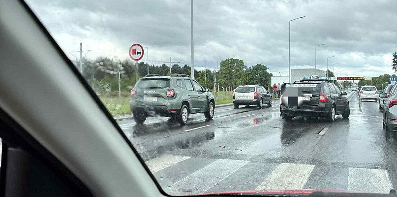 PILNE | Karambol na Szosie Lubickiej? Auta rozbite, są utrudnienia [FOTO] - 68210
