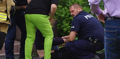Płonący budynek, dym i butla z gazem. Nie zawahali się ani chwili-68255