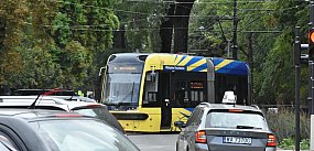 Przebiegł na czerwonym, by zdążyć na tramwaj