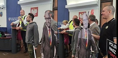 Awantura na sesji Rady Miasta. Przerwano obrady, wkroczyła straż miejska-68343