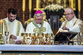 Symboliczny gest nowego Biskupa. W piątek można to robić bez wyrzutów -68534