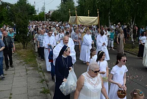 Nie wszyscy o tym wiedzą. Czy udział w procesji Bożego Ciała to obowiązek?-68571