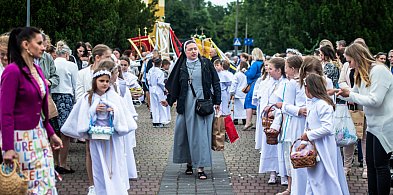 Rubinkowo w kwiatach: Boże Ciało przy parafii Matki Bożej Królowej Polski [FOTO]-68575