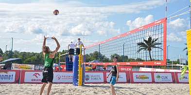 Sportowe emocje od rana. Tak rozpoczął się turniej siatkówki plażowej [FOTO]-68593