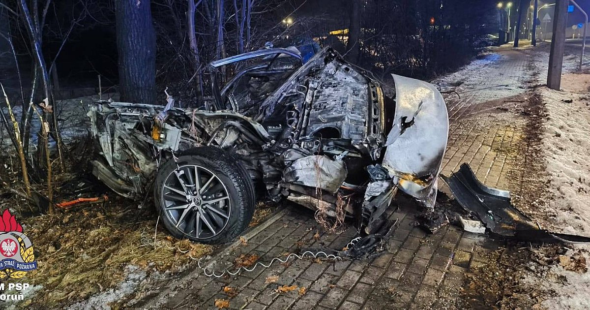 Poważny wypadek na DK10 pod Toruniem. Z samochodu zostały strzępy! [FOTO]