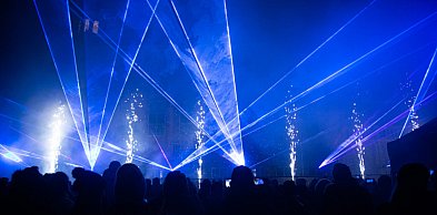 Ten pokaz był wisienką na torcie. Rynek eksplodował światłem [FOTO]