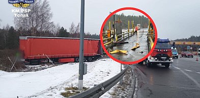 Zderzenie ciężarówek przy bramkach na A1 pod Toruniem [FOTO]