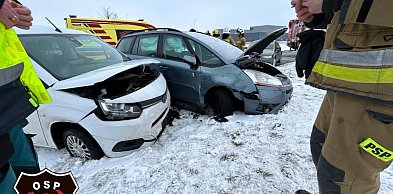 Zderzenie trzech aut pod Toruniem. Jedna osoba trafiła do szpitala