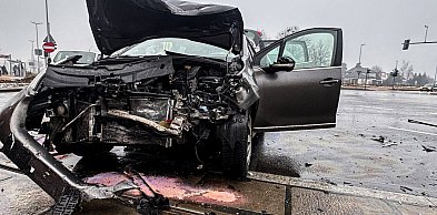 PILNE: Poważny wypadek w Toruniu. Trzy osoby zabrane do szpitala! [FOTO]