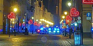 Dramatyczne sceny w środku nocy na starówce. Świadek mówi o ostrej bójce