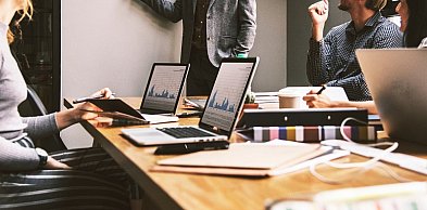 Kołdry makumi – jak wybrać odpowiedni model i zadbać o komfort snu przez cały rok