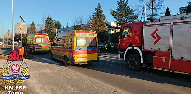 Wypadek w Toruniu. Cztery osoby trafiły do szpitala po zderzeniu [FOTO]