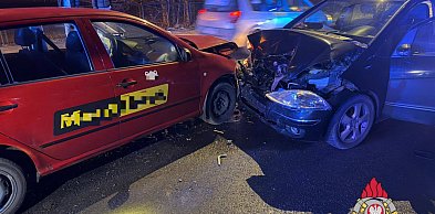 Zderzenie na Podgórskiej w Toruniu. Dwie osoby trafiły do szpitala [FOTO]