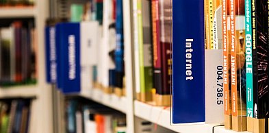 Drugie życie książek – dlaczego skup online staje się coraz popularniejszy w dużyc