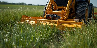 Kosiarka do koparki – jak dobrać model do swojej maszyny i rodzaju terenu?