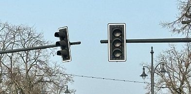 Uwaga kierowcy! Awaria świateł w centrum. Lepiej rozejrzeć się trzy razy