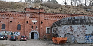 Wiosenne porządki w Forcie I. Mieszkańcy ruszyli do sprzątania [FOTO]